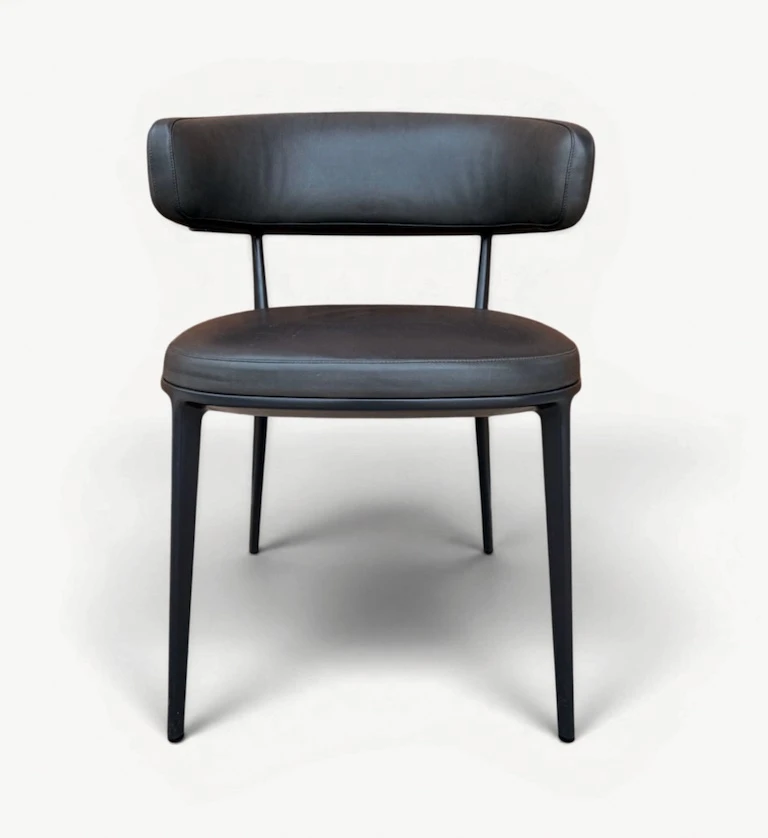 Chaise au design italien Caratos- designer Antonio Citterio- Maison d'édition Maxalto